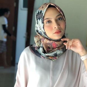 Gambar Riena Diana Berhijab