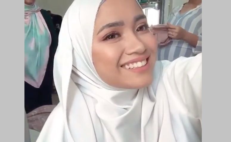 Yuna Rahim Bertudung