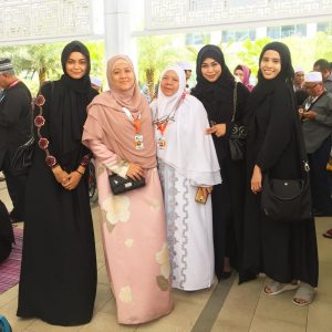 Foto Elya Miera Berhijab (Umrah Haji)