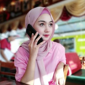 Gambar Syerinie Myra Bertudung Cantik