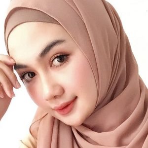 Remaja Comel Bertudung Syerinie Myra