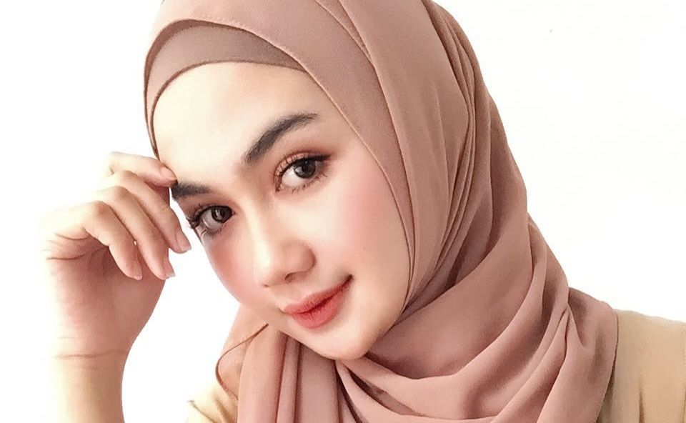 Remaja Comel Bertudung Syerinie Myra