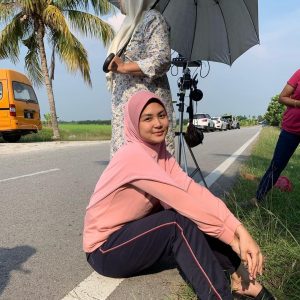 Bella Dowanna Pakai Tudung