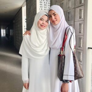 BFF Berhijab Wani Syaz Dan Wany Hasrita