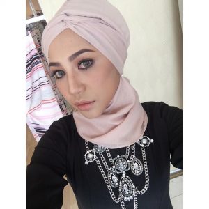 Ekin Kamarudin Bertudung Yuna