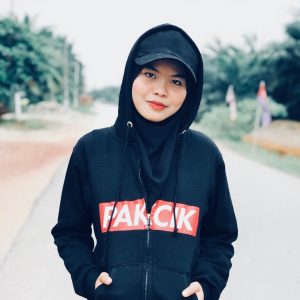 Gaya Hoodie Artis Bertudung Wani Syaz