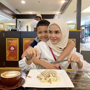 Husna Mustaffa Dan Anak Lelaki