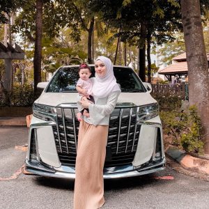 Anissa Faizul Dan Vellfire Miliknya