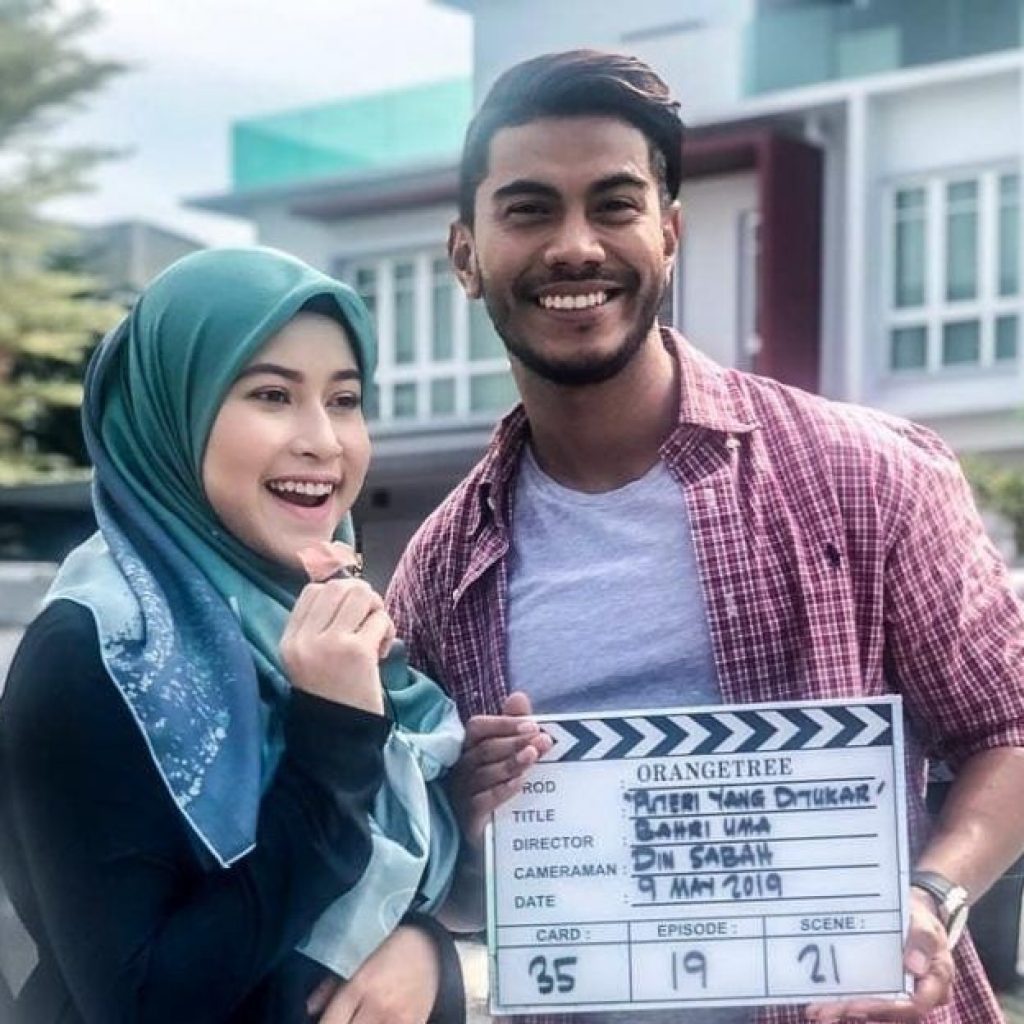 puteri yang ditukar kepala bergetar