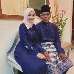 Annie Mosha Dan Bapa Kandung