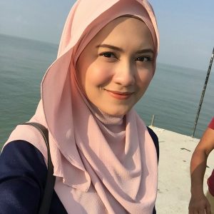 Gadis Cantik Isyariana