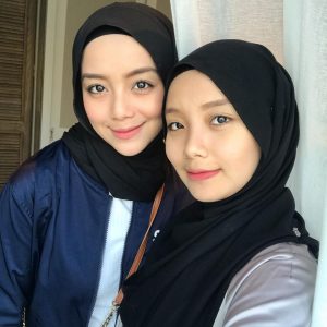 Image Mira Filzah Sister