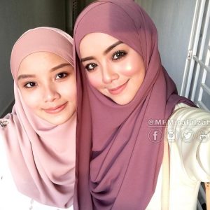 Selfie Mira Filzah Dan Adiknya