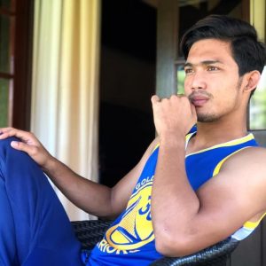 Zaki Azeman Pakai Tshirt Tanpa Lengan