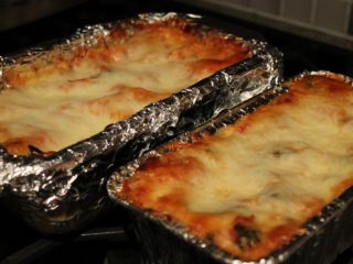 Lasagna Yang Dimasak Dalam Bekas Aluminium