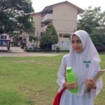 Siti Khadijah Halim Pakai Baju Sekolah