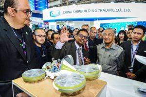 Tun M Lihat Model Skala Kecil Kereta Terbang Malaysia Aerodyne Group