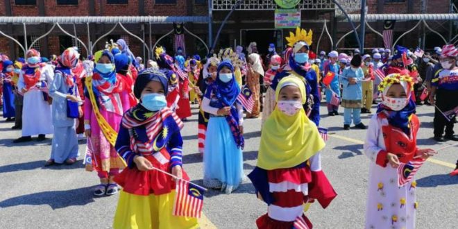 Murid Sekolah Sambut Merdeka